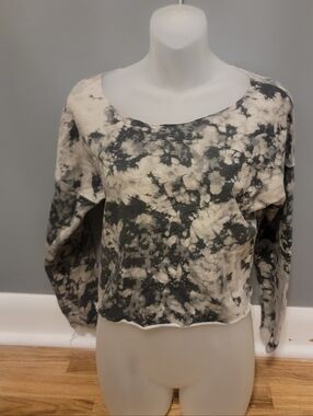 BCBG Tie-Dye Scoop Neck Long Sleeve Top in Black and Cream